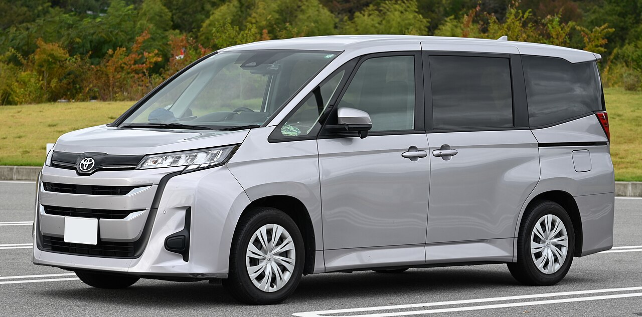 Toyota Noah — 4th gen R90 (2022-present)