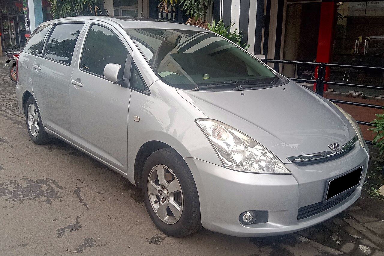 Toyota Wish — 1st gen ANE10 (2003-2009)